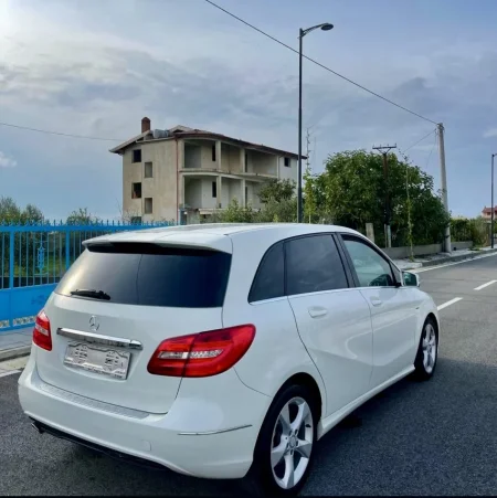 Kavaje, shes makine Mercedes benz b class 1.8 premium 2013 Nafte, e bardhë manuale Kondicioner 189.006 km 8.700 €