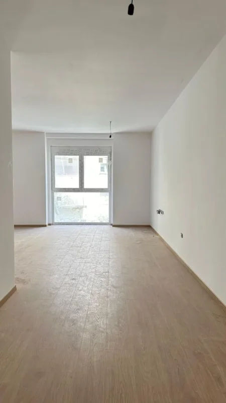 Tirane, jepet me qera zyre Kati 2, 119 m² 1.700 € (Rruga Faik Konica)