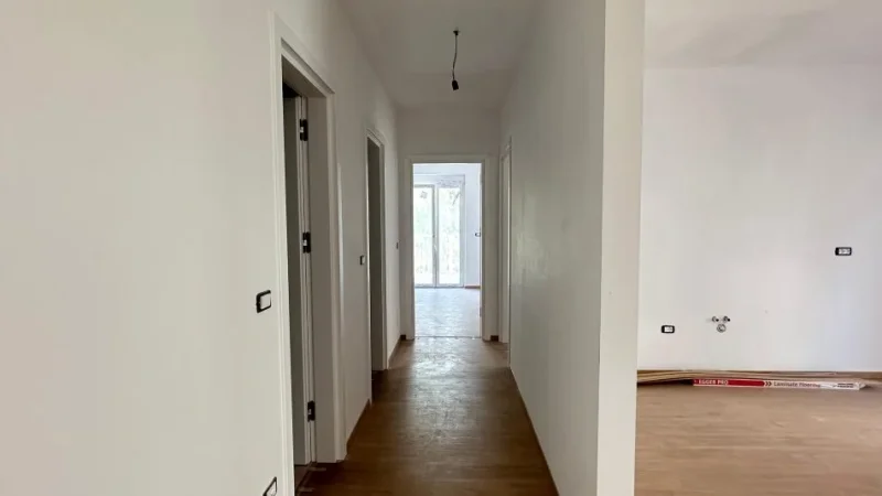 Tirane, jepet me qera zyre Kati 2, 119 m² 1.700 € (Rruga Faik Konica)