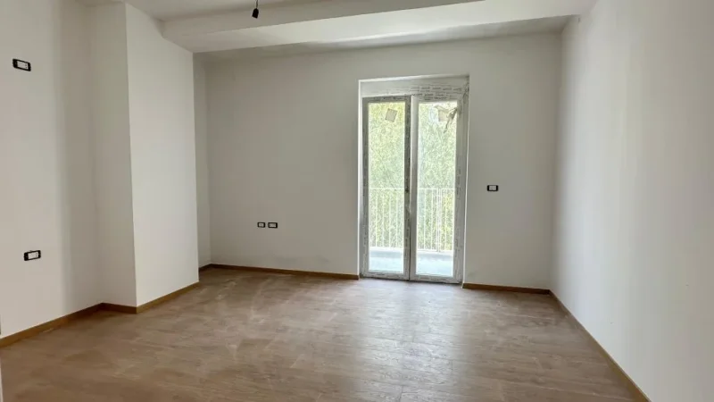 Tirane, jepet me qera zyre Kati 2, 119 m² 1.700 € (Rruga Faik Konica)