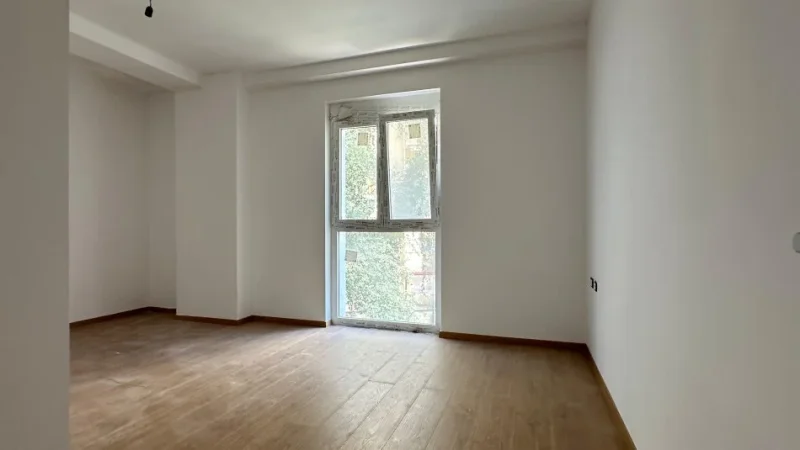 Tirane, jepet me qera zyre Kati 2, 119 m² 1.700 € (Rruga Faik Konica)