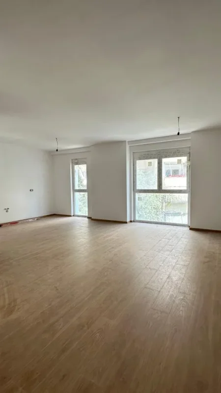 Tirane, jepet me qera zyre Kati 2, 119 m² 1.700 € (Rruga Faik Konica)