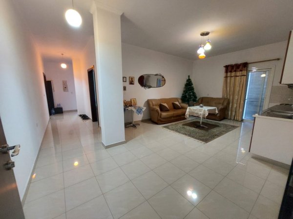 Durres, shitet Vile 5+1+Ballkon Kati 2, 600.000 € (Rruga e Nishtulles, Shkozet, Durres.)