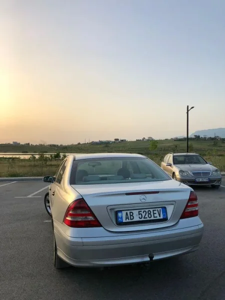 Tirane, shes makine C220 2005 Nafte, gri metalizato manuale Kondicioner