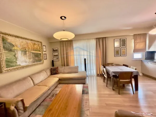Tirane, shitet apartament 3+1 , 127 m² 196.000 € (Rruga 5 Maji)