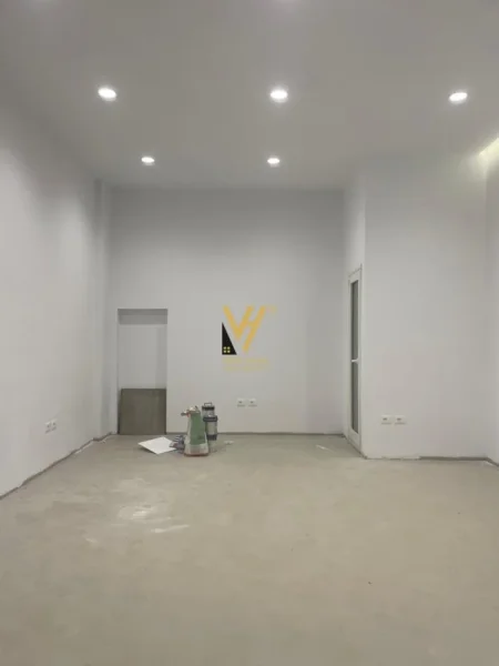 Tirane, shitet dyqan Kati 0, 35 m² 250.000 € (RRUGA E BARRIKADAVE)