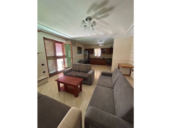 Tirane, jepet me qera apartament 3+1 Kati 2, 145 m² 500 € (Vilat Gjermane, Qytet Studenti,Tirane)