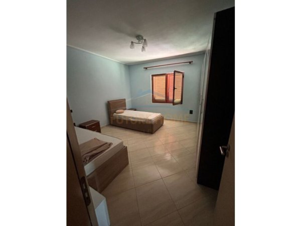 Tirane, jepet me qera apartament 3+1 Kati 2, 145 m² 500 € (Vilat Gjermane, Qytet Studenti,Tirane)