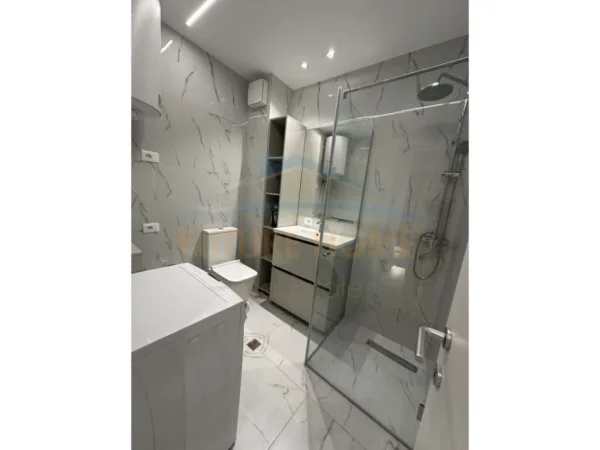 Tirane, shitet apartament 2+1+Ballkon Kati 5, 87 m² 142.000 € (Laprake)