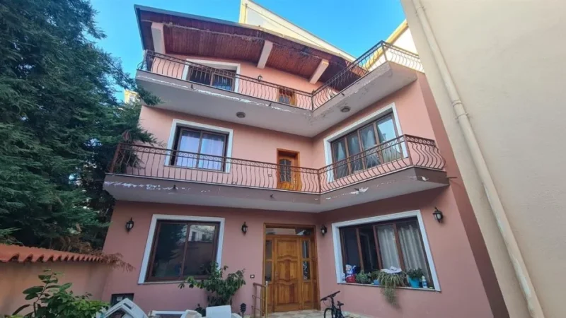 Tirane, jepet me qera Vile Kati 3, 390 m² 1.600 € (Mine Peza)