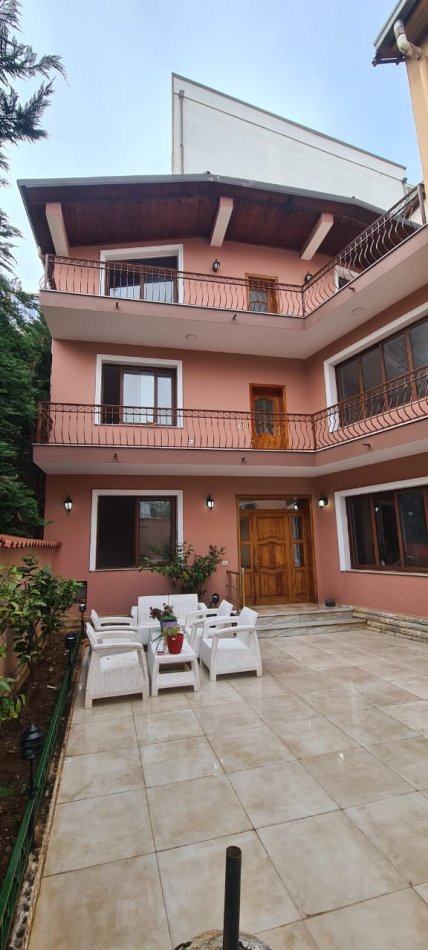 Tirane, jepet me qera Vile 3 Katshe Kati 3, 780 m² 1.600 € (Rruga Mine Peza)