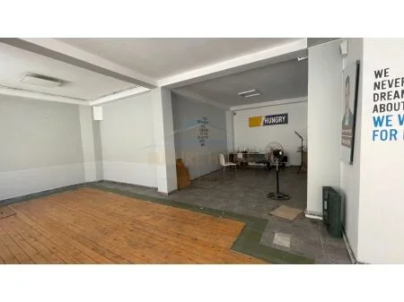 Tirane, jepet me qera ambjent biznesi Kati 0, 70 m² 400 € (Rruga Bardhyl)