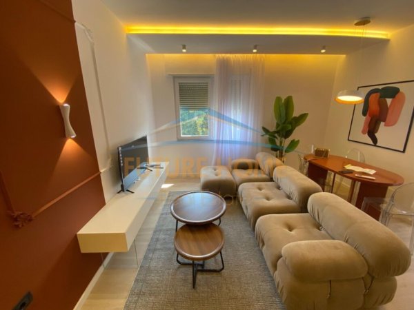 Tirane, jepet me qera apartament 1+1+Ballkon Kati 5, 66 m² 155.000 € (Komuna e Parisit)