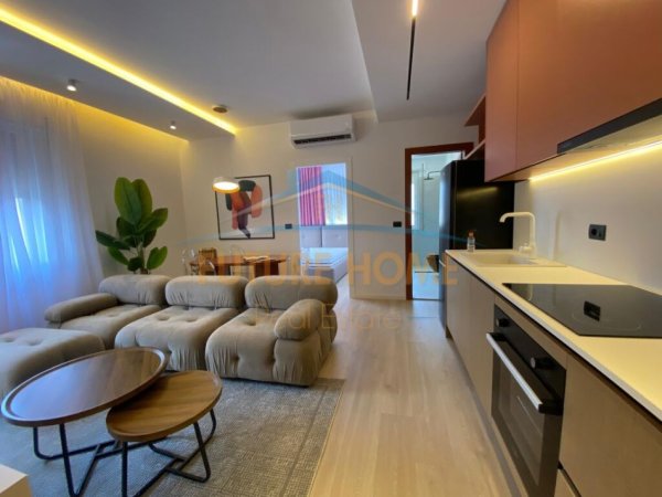 Tirane, jepet me qera apartament 1+1+Ballkon Kati 5, 66 m² 155.000 € (Komuna e Parisit)
