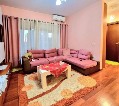 Tirane, jepet me qera apartament 2+1 Kati 5, 100 m² 500 € (Ish Fusha e Aviacionit)