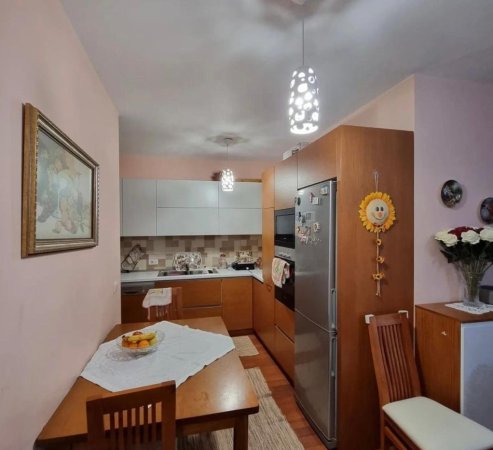 Tirane, jepet me qera apartament 2+1 Kati 5, 100 m² 500 € (Ish Fusha e Aviacionit)