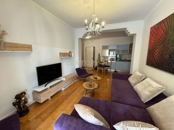 Tirane, jepet me qera apartament 1+1+Aneks+Ballkon Kati 1, 70 m² 1.000 € (Radio Televizioni Shqiptar)