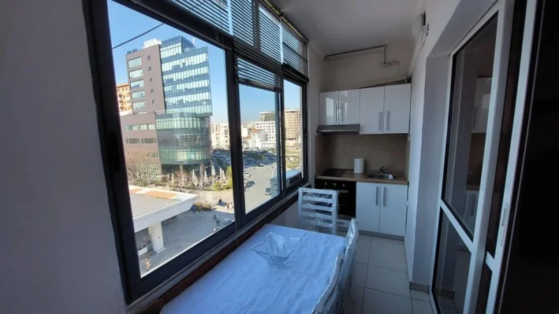 Tirane, jepet me qera apartament 1+1+Ballkon Kati 4, 61 m² 480 € (ZOGU I ZI)