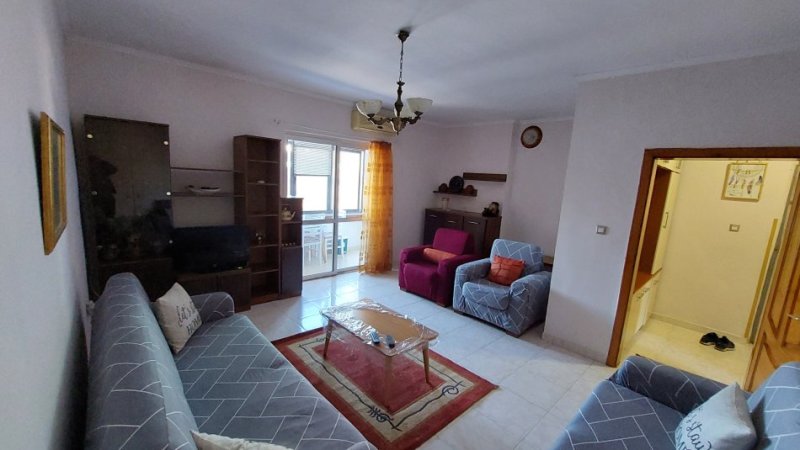 Tirane, jepet me qera apartament 1+1+Ballkon Kati 4, 61 m² 480 € (ZOGU I ZI)