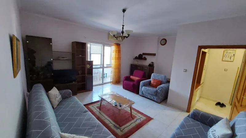 Tirane, jepet me qera apartament 1+1+Ballkon Kati 4, 61 m² 480 € (ZOGU I ZI)