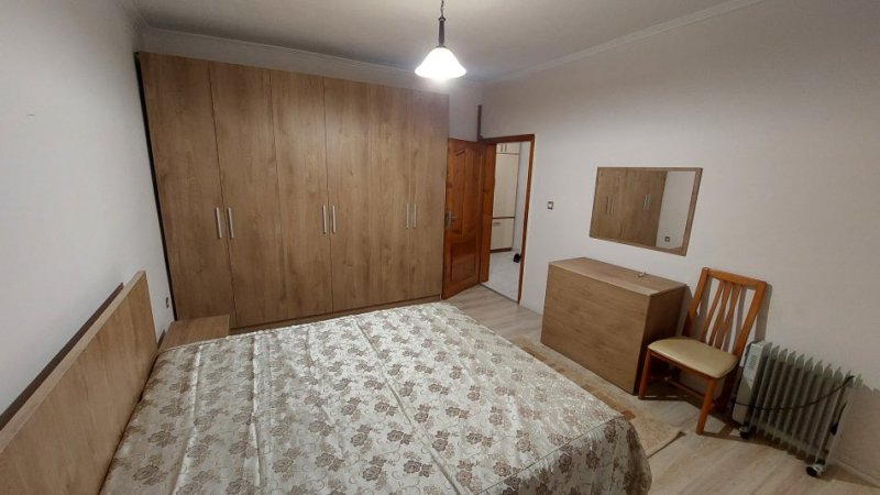 Tirane, jepet me qera apartament 1+1+Ballkon Kati 4, 61 m² 480 € (ZOGU I ZI)
