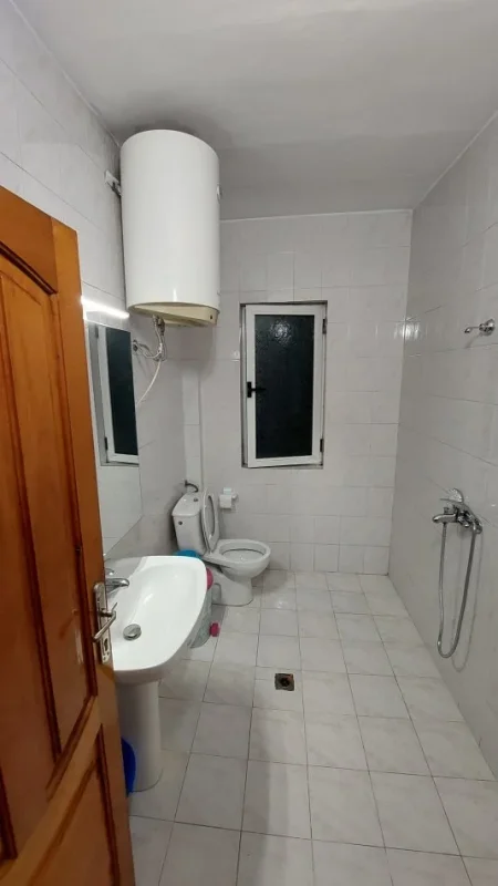 Tirane, jepet me qera apartament 1+1+Ballkon Kati 4, 61 m² 480 € (ZOGU I ZI)