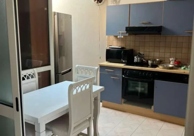 Tirane, jepet me qera apartament 3+1+Aneks+Ballkon Kati 3, 161 m² 600 € (BRRYLI)
