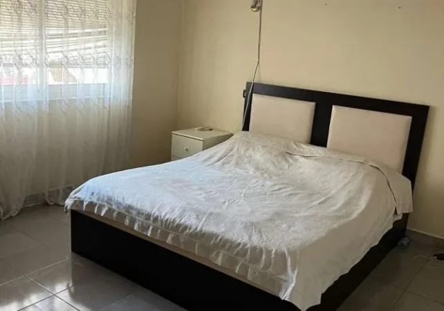 Tirane, jepet me qera apartament 3+1+Aneks+Ballkon Kati 3, 161 m² 600 € (BRRYLI)