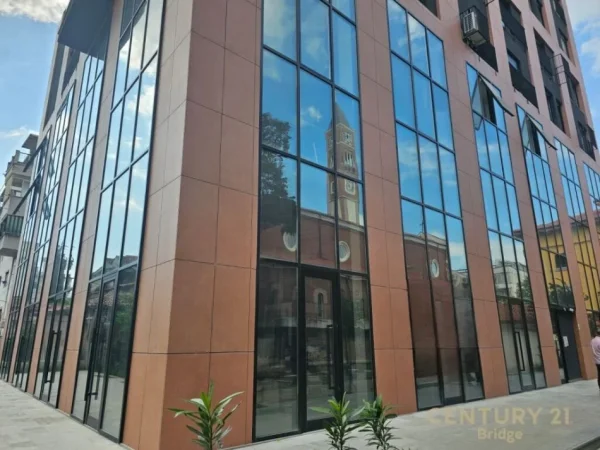 Tirane, jepet me qera ambjent biznesi Kati 0, 180 m² 3.000 € ('RRUGA E KAVAJES')