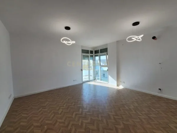 Tirane, shes apartament 2+1+Aneks+Ballkon Kati 3, 99 m² 180.000 € (Kodra e Diellit)
