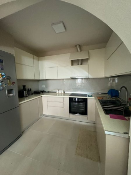 Tirane, jepet me qera apartament 1+1+Aneks+Ballkon Kati 1, 80 m² 550 € (SHESHI WILLSON)