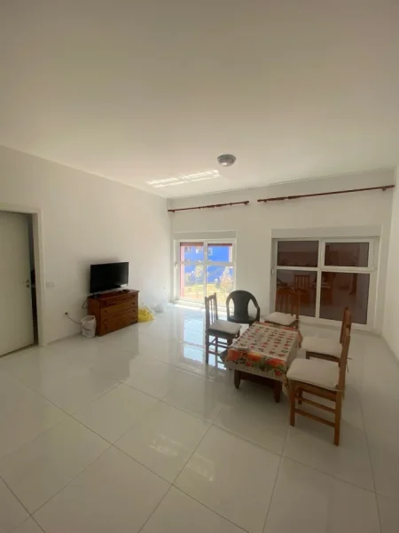 Tirane, jepet me qera apartament 2+1 Kati 3, 80 m² 400 € (Ali Demi)