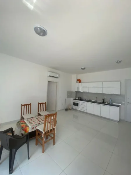 Tirane, jepet me qera apartament 2+1 Kati 3, 80 m² 400 € (Ali Demi)