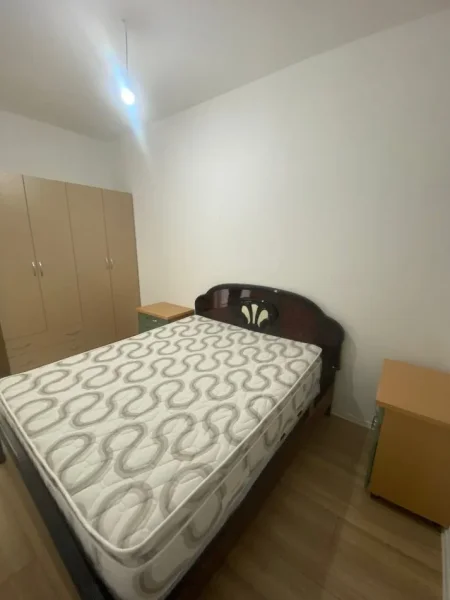 Tirane, jepet me qera apartament 2+1 Kati 3, 80 m² 400 € (Ali Demi)