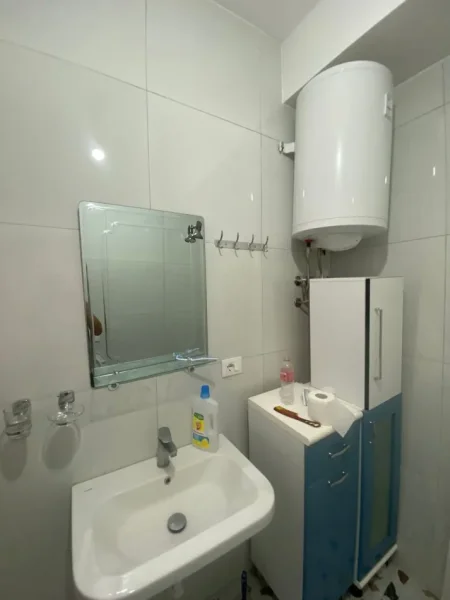 Tirane, jepet me qera apartament 2+1 Kati 3, 80 m² 400 € (Ali Demi)