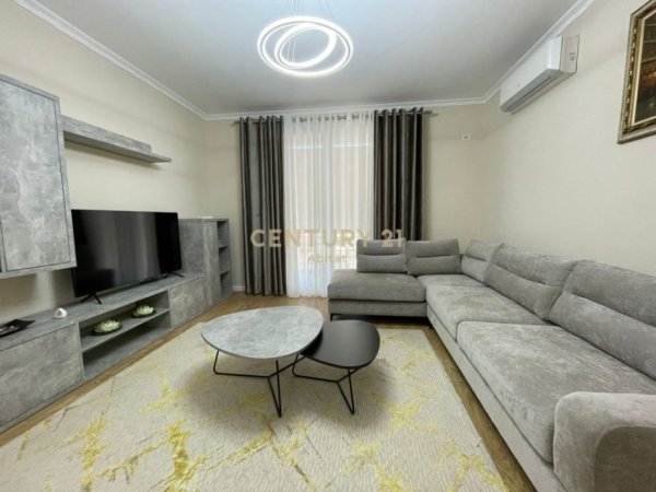 Tirane, jepet me qera apartament 2+1+Aneks+Ballkon Kati 2, 105 m² 800 € (GRAMOZ PASHKO)
