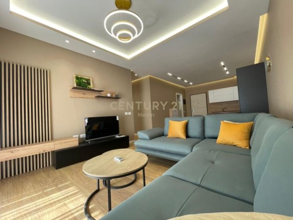 Tirane, jepet me qera apartament 2+1+Aneks+Ballkon Kati 1, 103 m² 750 € (Kopshti Botanik Tirana, Albania)