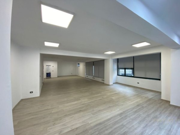 Tirane, jepet me qera ambjent biznesi Kati 1, 115 m² 1.500 € (Rr, Durresit)
