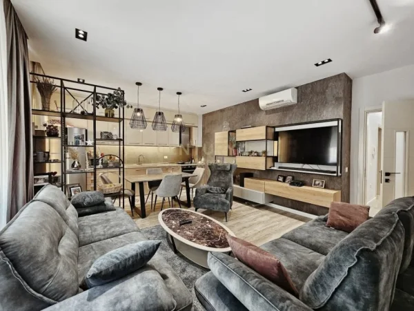 Tirane, shes apartament 3+1+Aneks+Ballkon Kati 1, 128 m² (Liqeni i Thate)