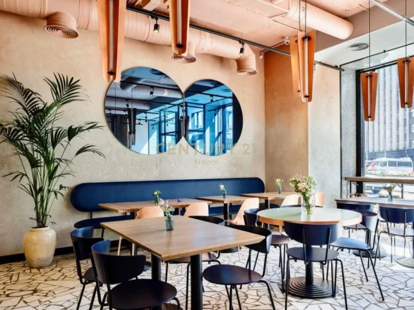 Tirane, jepet me qera bar-resorant Kati 0, 385 m² 4.500 € (KOMUNA PARISIT)