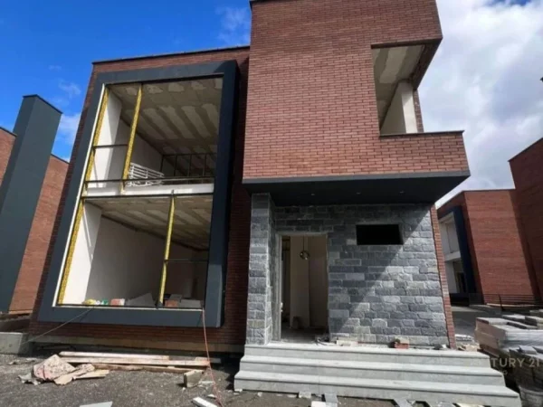 Tirane, shes Vile 2 Katshe Kati 2, 313 m² 399.000 € (liqeni i farkes)