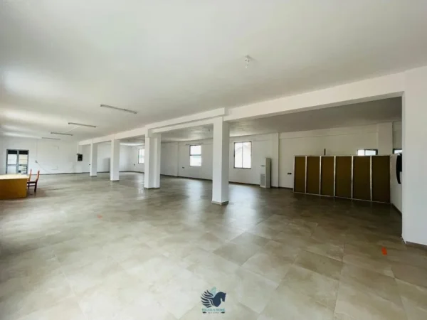 Tirane, jepet me qera magazine Kati 2, 430 m² 1.200 € (Jepet Me Qera Magazine Ne Sauk Te Ri [ID PM015])