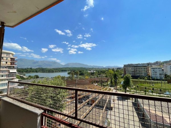 Tirane, jepet me qera apartament 2+1+Aneks+Ballkon Kati 4, 105 m² 850 € (KOPSHTI ZOOLOGJIK)