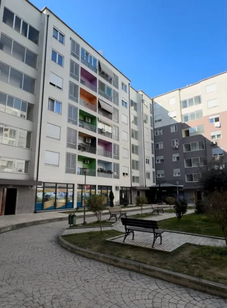 Tirane, shitet apartament 3+1+Ballkon Kati 7, 195 m² 300.000 € (Kinostudio)