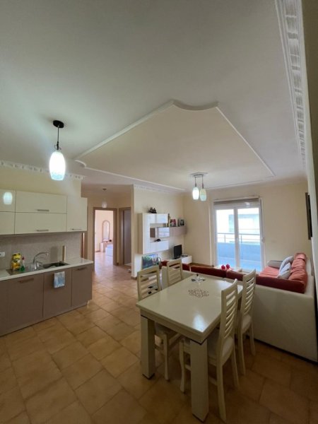 Vlore, jepet me qera apartament 2+1+Aneks+Ballkon Kati 5, 97 m² 500 € 