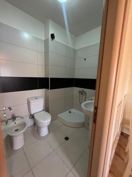 Vlore, jepet me qera apartament 2+1+Aneks+Ballkon Kati 5, 97 m² 500 € 