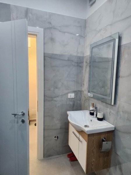 Vlore, jepet me qera apartament 2+1+Aneks+Ballkon Kati 6, 100 m² 600 € 