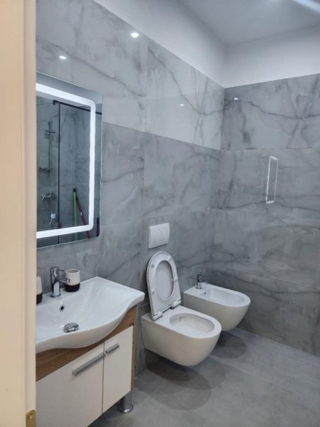 Vlore, jepet me qera apartament 2+1+Aneks+Ballkon Kati 6, 100 m² 600 € 