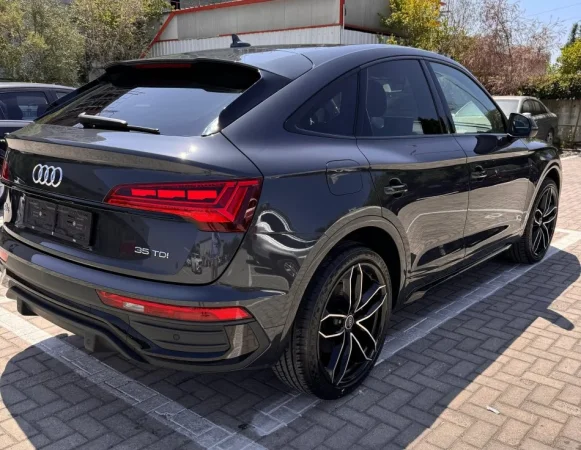 Tirane, shes SUV | Fuoristrad | Xhip Audi Nafte, gri e erret automatik Klima 8.900 km 59.000 €