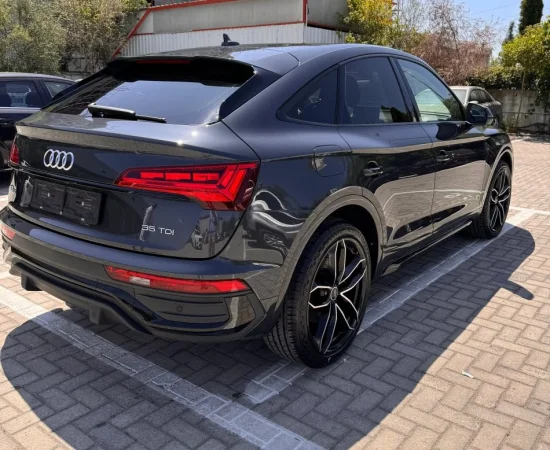 Tirane, shes SUV | Fuoristrad | Xhip Audi Nafte, gri e erret automatik Klima 8.900 km 59.000 €